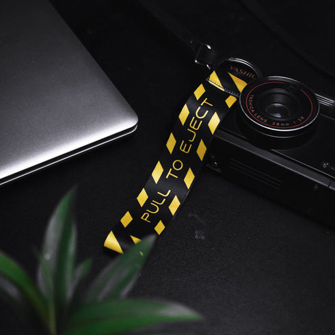 Pull To Eject | Keytag